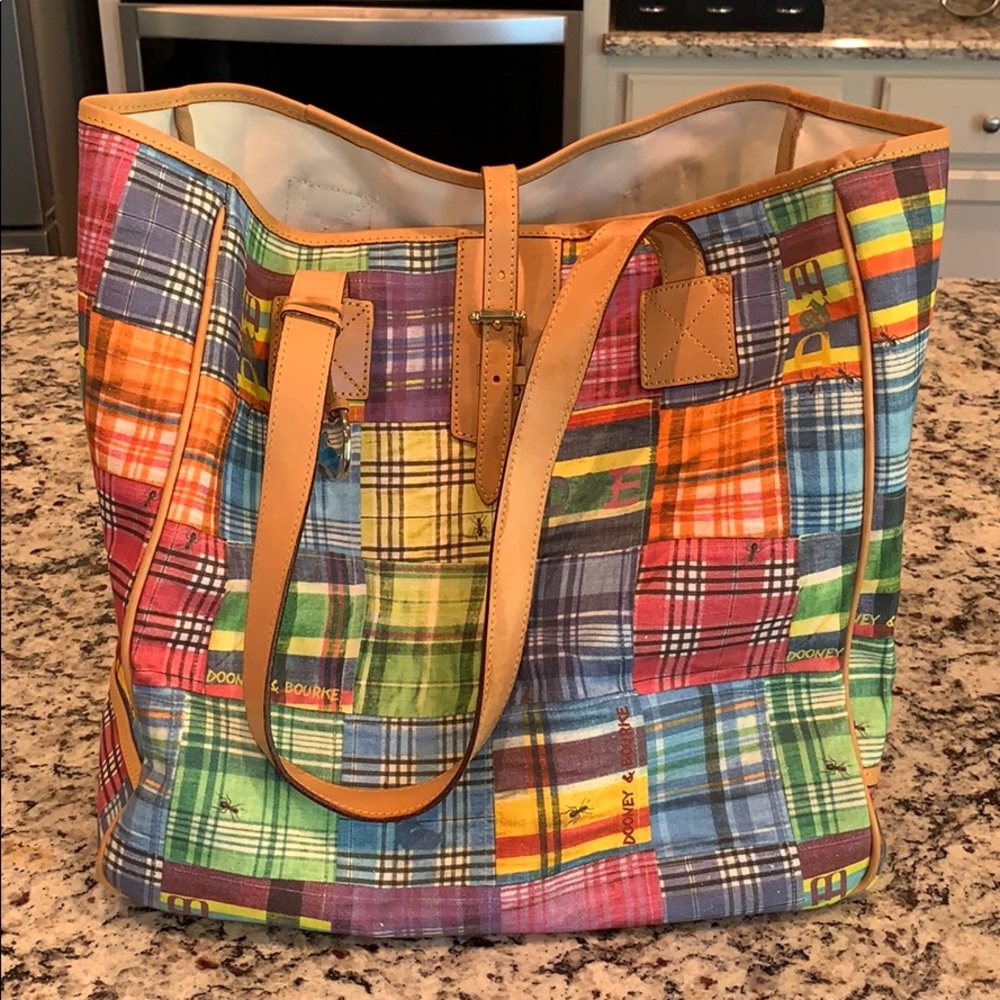D and B tote